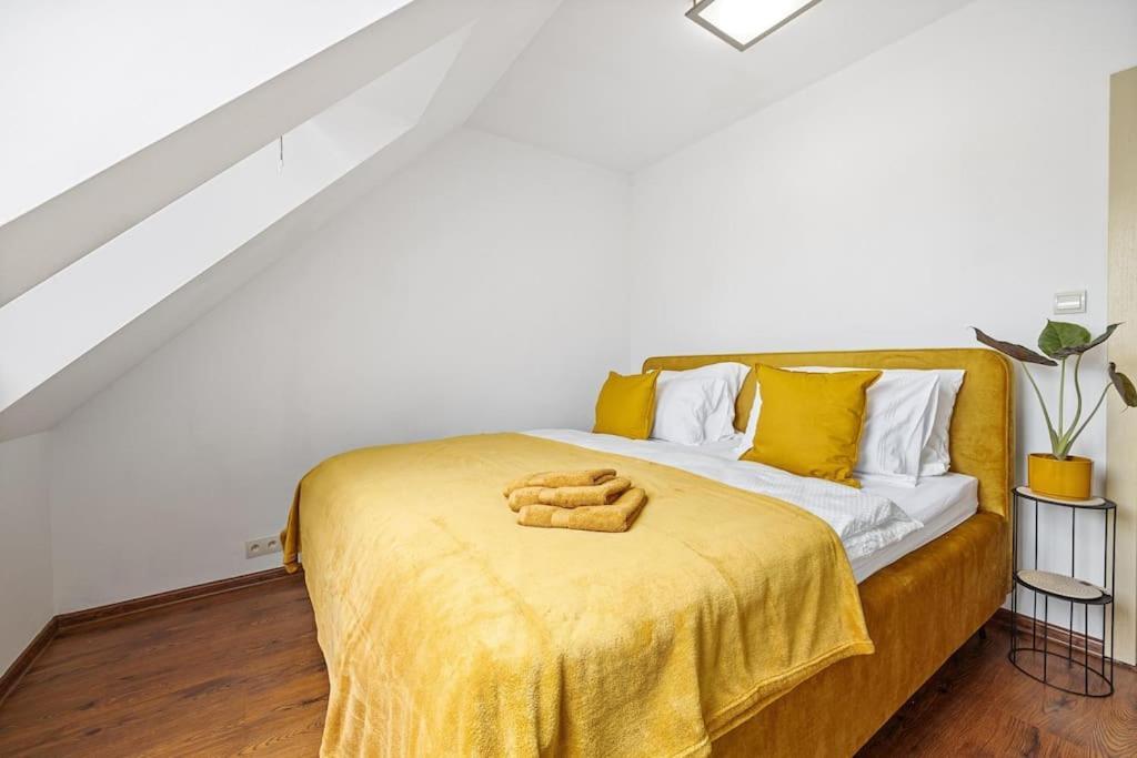 Byt V Centre S Vyhladom Na Hrad A Parkovanim Apartment *